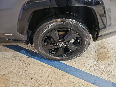 Used 2019 Toyota RAV4 XSE w/ XSE Weather Package AWD/4WD image 29
