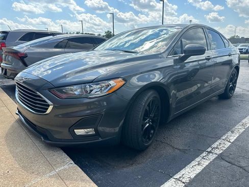 Used 2020 Ford Fusion SE w/ Equipment Group 151A FWD image 4