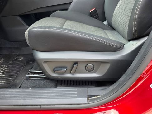 Used 2023 Nissan Rogue SV image 14