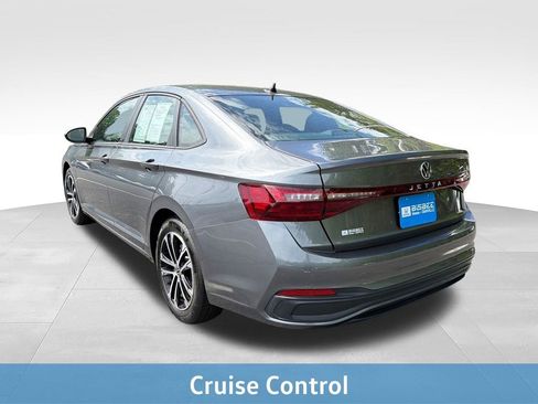 Used 2025 Volkswagen Jetta Sport FWD image 4
