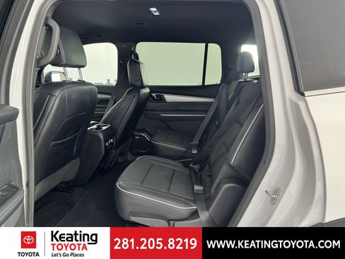 Used 2025 Buick Enclave Preferred AWD/4WD image 15
