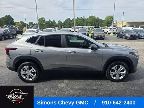 Used 2024 Chevrolet Trax LS w/ Driver Confidence Package FWD image 6