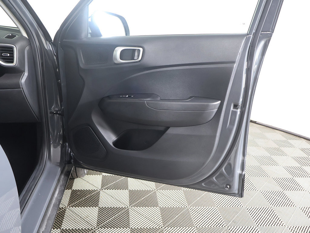 Used 2024 Hyundai Venue SEL FWD image 23