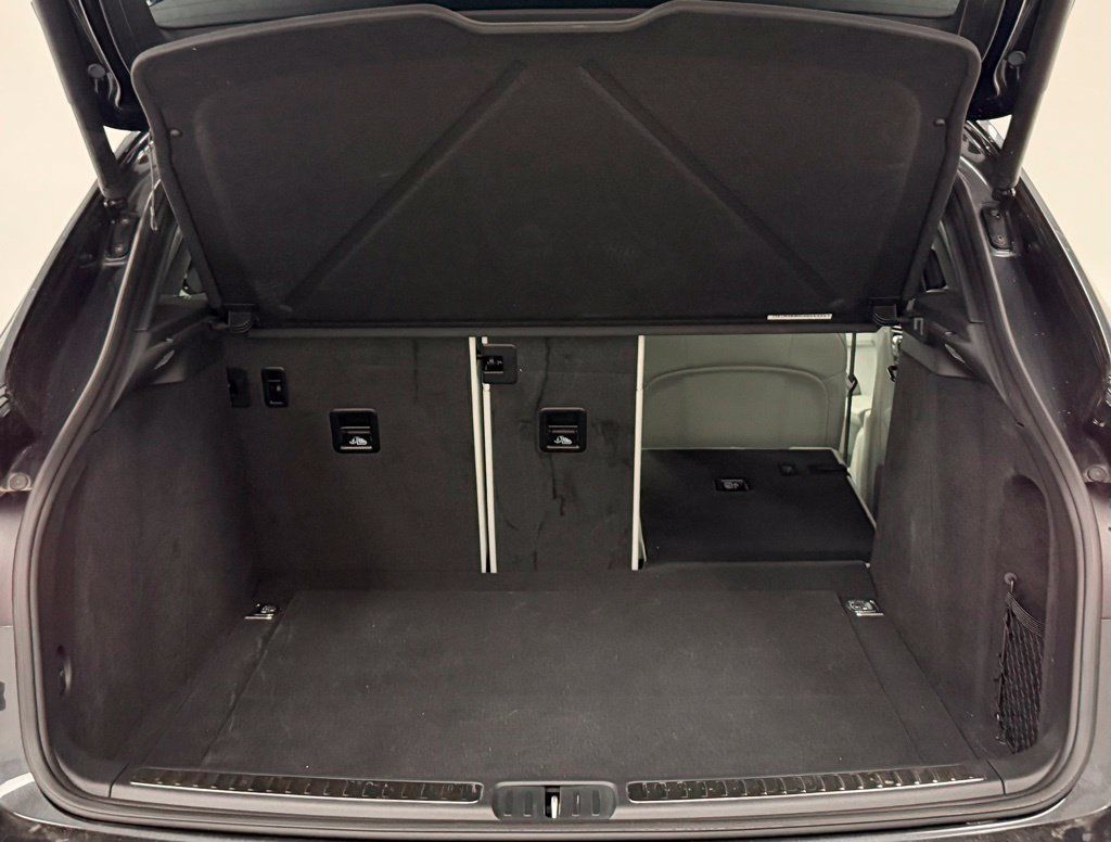 Used 2023 Porsche Macan AWD/4WD image 26