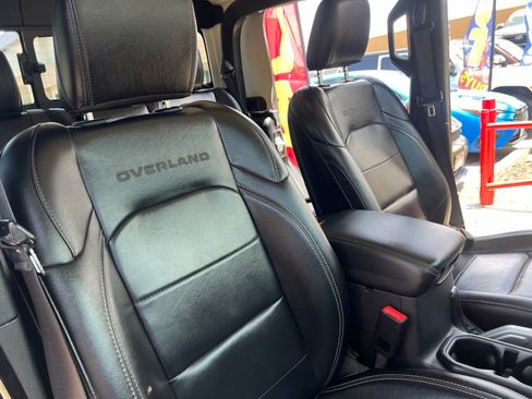 Used 2020 Jeep Gladiator Overland AWD/4WD image 36
