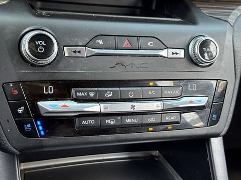 Used 2020 Ford Explorer Limited RWD image 19