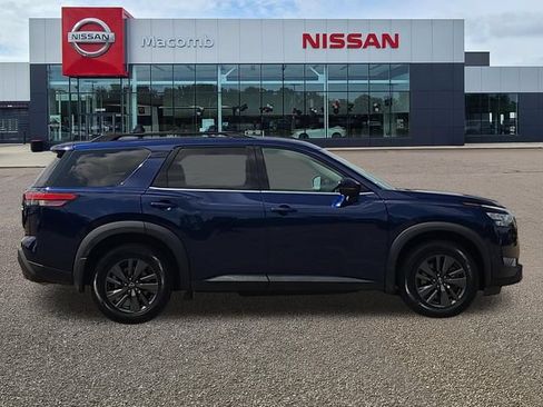 Used 2023 Nissan Pathfinder SV w/ SV Premium Package AWD/4WD image 8