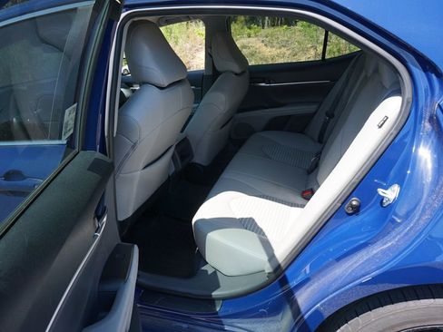 Used 2023 Toyota Camry SE image 14