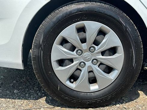 Used 2017 Hyundai Accent SE FWD image 11