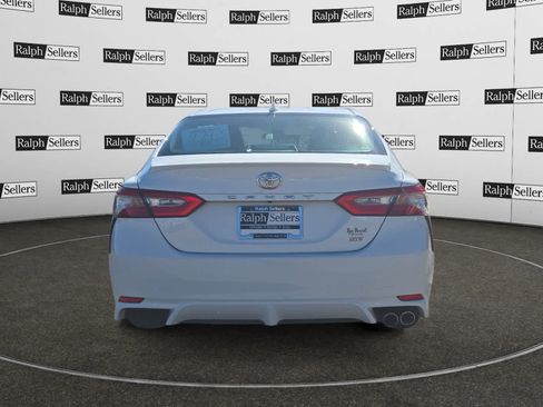Used 2019 Toyota Camry SE image 5