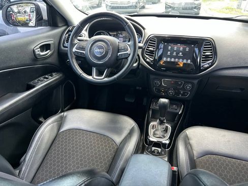 Used 2020 Jeep Compass Latitude FWD image 9