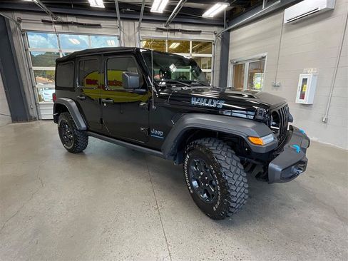 Used 2023 Jeep Wrangler Unlimited w/ Cold Weather Group AWD/4WD image 7