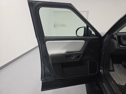Used 2023 Rivian R1S Adventure AWD/4WD image 16