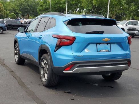Used 2026 Chevrolet Trax LT w/ LT Convenience Package FWD image 4