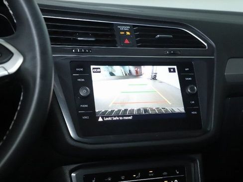 Certified 2022 Volkswagen Tiguan SE AWD/4WD image 32