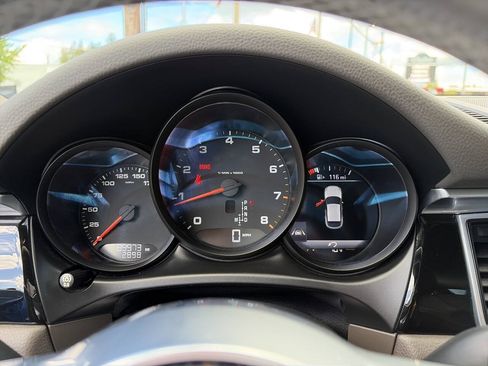 Used 2018 Porsche Macan AWD/4WD image 32