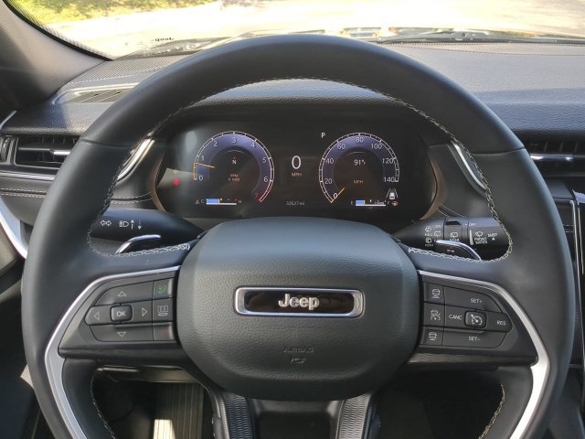 Certified 2025 Jeep Grand Cherokee Altitude AWD/4WD image 31