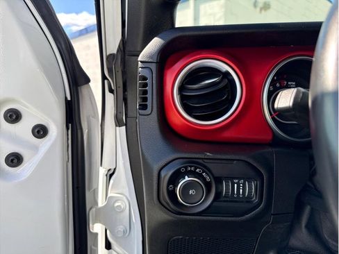 Used 2019 Jeep Wrangler Unlimited Rubicon image 35