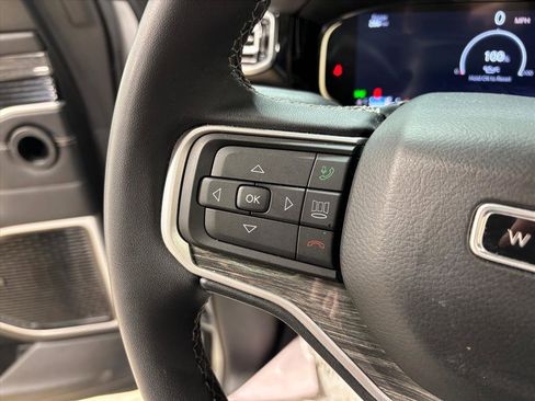 Used 2022 Jeep Wagoneer Series III w/ Premium Group I image 18