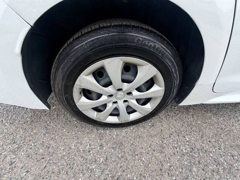 Used 2022 Toyota Corolla LE FWD image 35