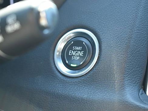 Used 2021 Cadillac XT4 Premium Luxury image 18