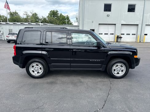 Used 2016 Jeep Patriot Sport FWD image 2