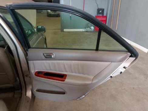 Used 2002 Toyota Camry LE FWD image 29