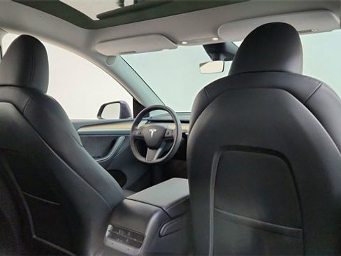Used 2025 Tesla Model Y Long Range image 25