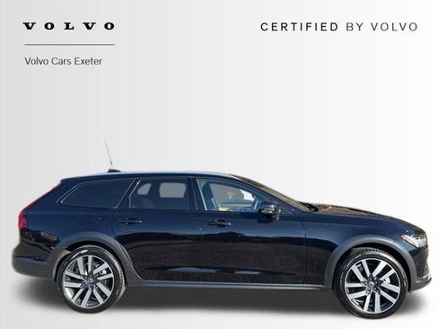 Certified 2025 Volvo V90 B6 Cross Country Ultra AWD/4WD image 4