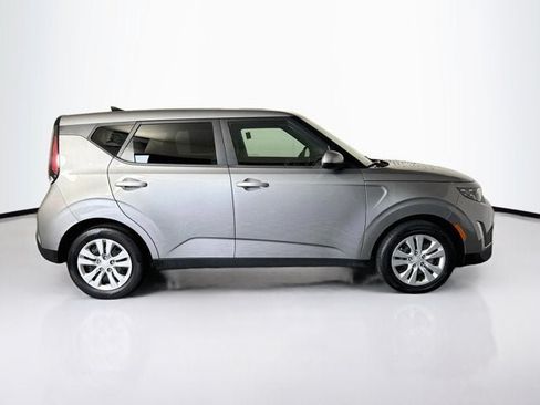 Certified 2023 Kia Soul LX FWD image 4