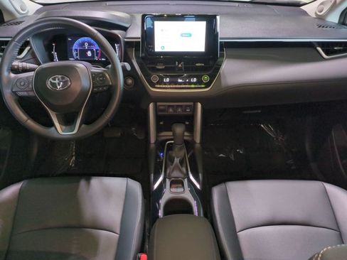 Used 2025 Toyota Corolla Cross XLE w/ Convenience Package FWD image 16