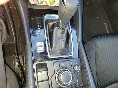 Used 2018 MAZDA MAZDA3 Sport image 17