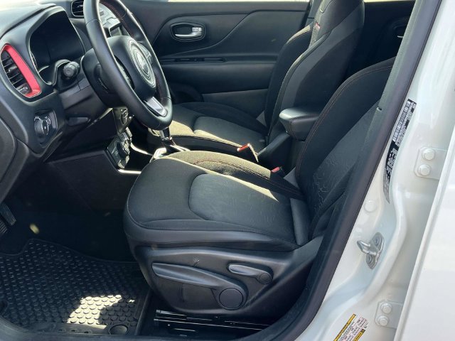 Used 2023 Jeep Renegade Trailhawk AWD/4WD image 13