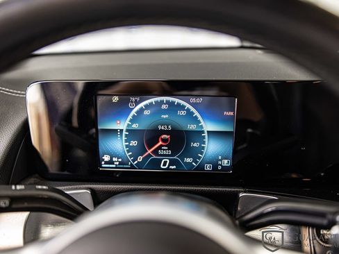 Used 2021 Mercedes-Benz GLB 250 4MATIC image 23