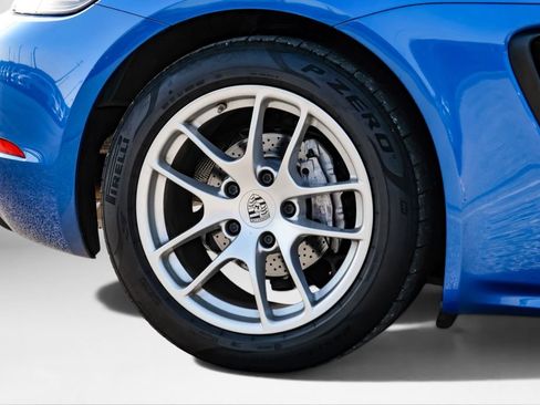 Used 2017 Porsche 718 Cayman RWD image 40