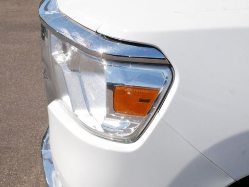 Used 2022 RAM 1500 Big Horn AWD/4WD image 10