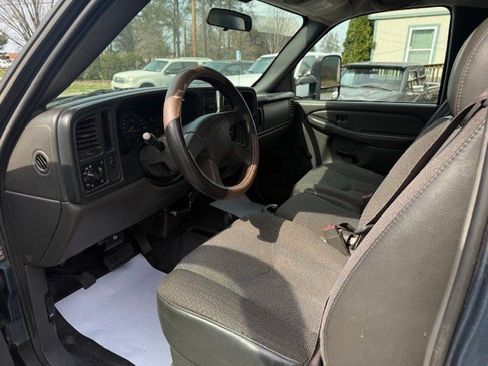 Used 2006 Chevrolet Silverado 3500 4x4 Regular Cab w/ Snow Plow Prep Package image 3