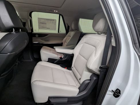 New 2025 Lincoln Navigator L Reserve image 9