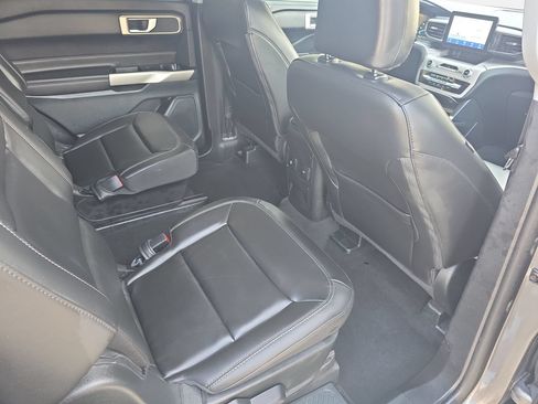 Used 2023 Ford Explorer XLT w/ Equipment Group 202A AWD/4WD image 11