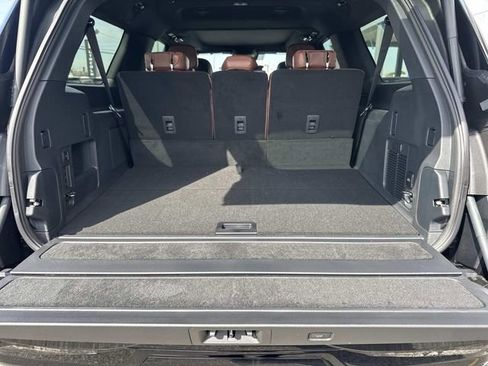 New 2026 Lincoln Navigator L Reserve AWD/4WD image 11