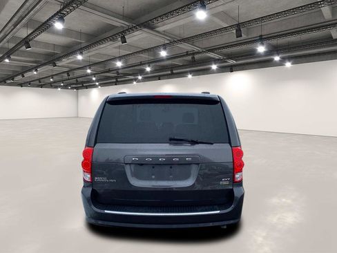 Used 2019 Dodge Grand Caravan SXT image 6