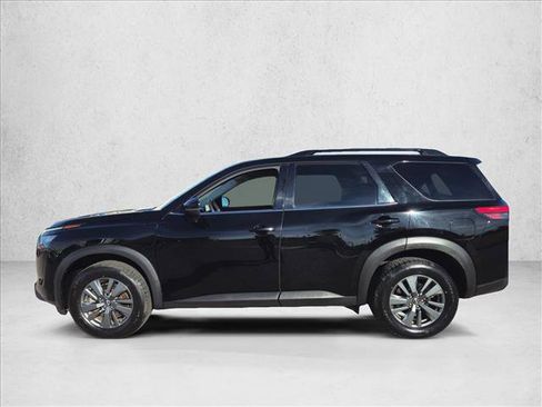 Used 2024 Nissan Pathfinder SV image 9