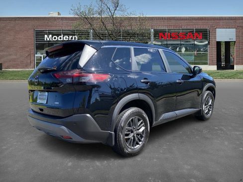 Used 2023 Nissan Rogue S image 4