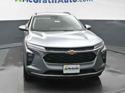 New 2026 Chevrolet Trax LT w/ Driver Confidence Package FWD image 5
