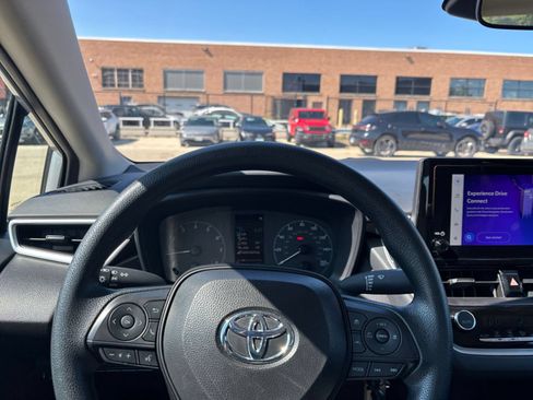 Used 2025 Toyota Corolla LE FWD image 31