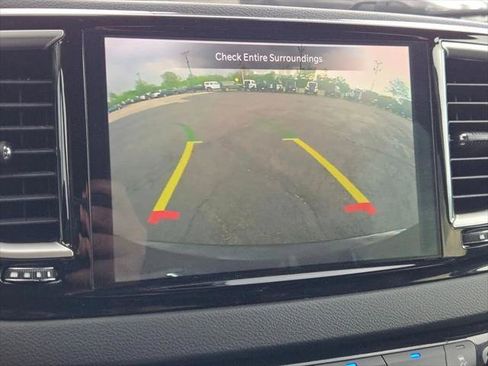 Certified 2024 Chrysler Pacifica Touring-L FWD image 23