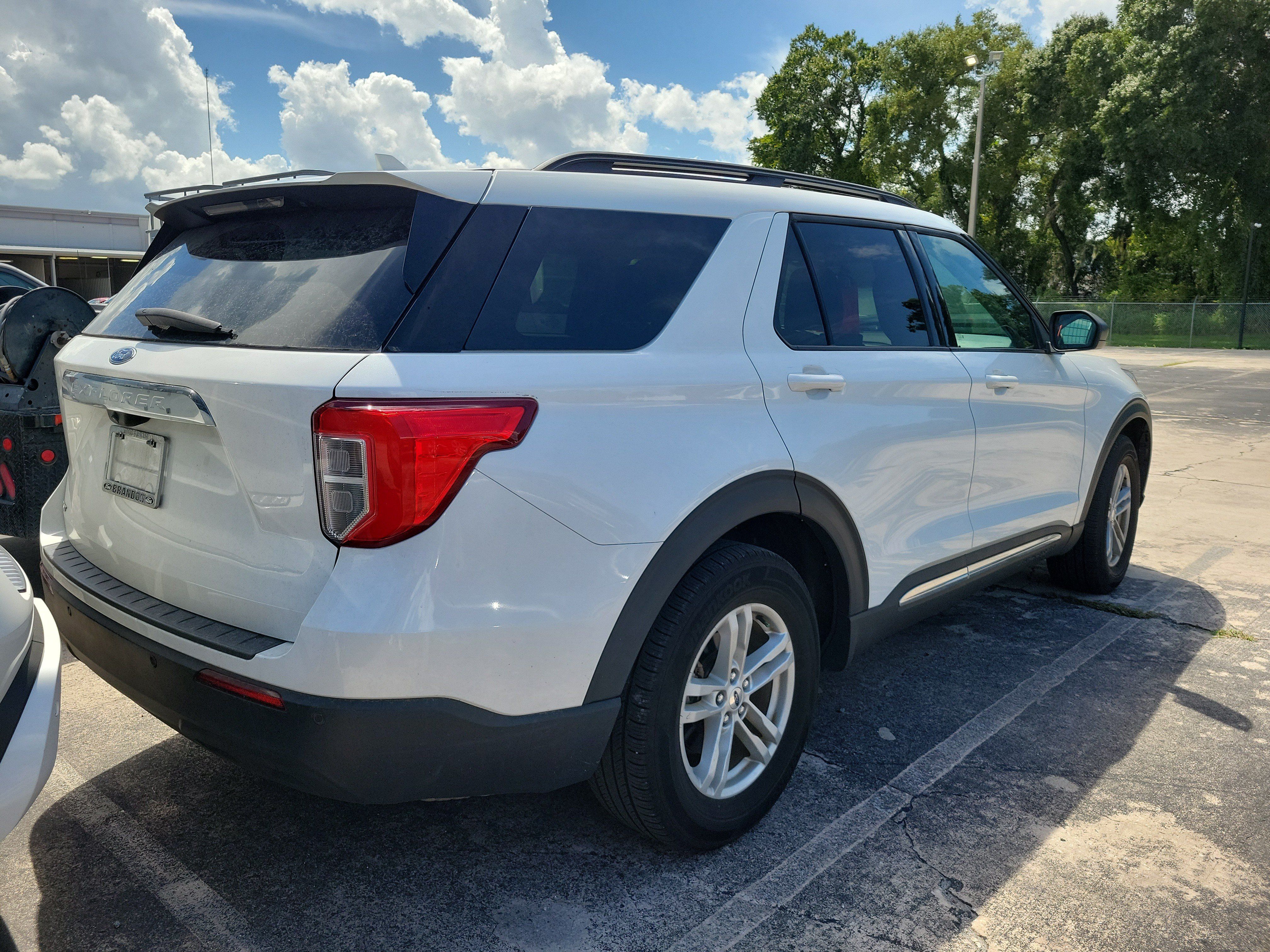Used 2024 Ford Explorer XLT RWD image 5