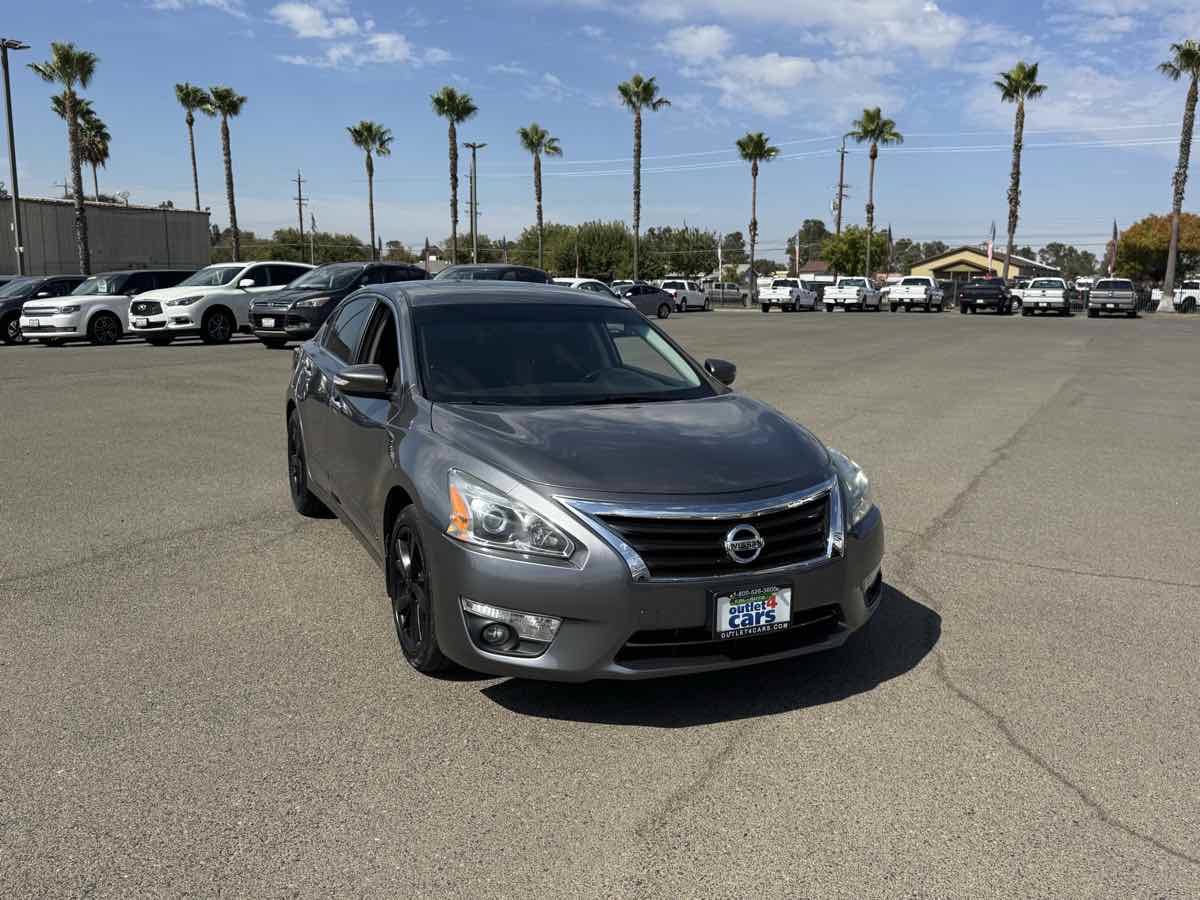 Used 2015 Nissan Altima 2.5 SV w/ Convenience Package FWD image 3