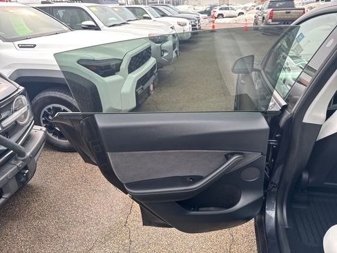 Used 2024 Tesla Model Y Performance image 33