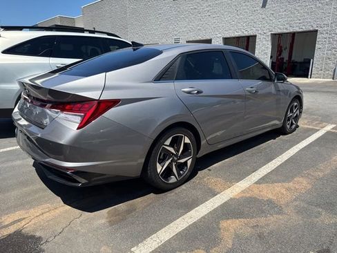 Used 2021 Hyundai Elantra Limited FWD image 4